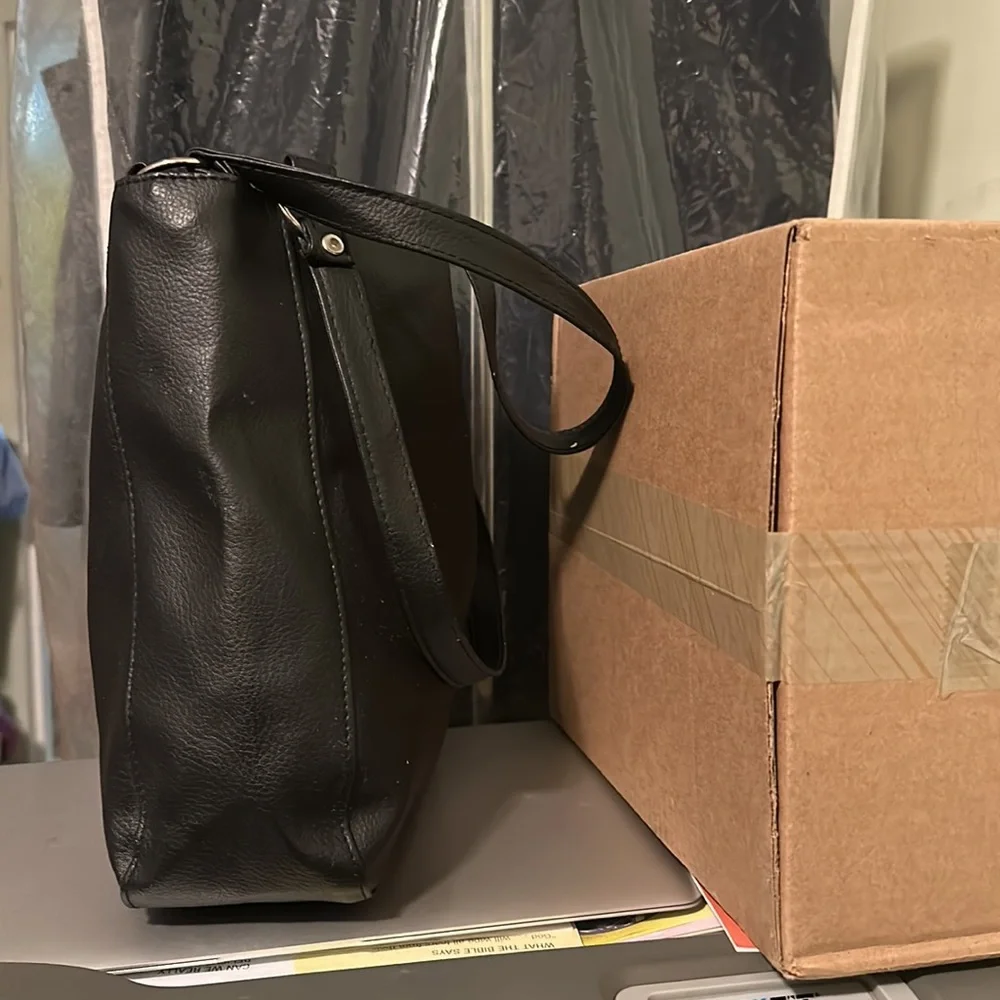 Lovely Black Tote By Lucky - Picture 2 of 9